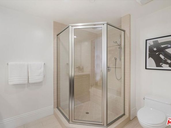 147 N Berendo Street 202, Los Angeles CA 90004