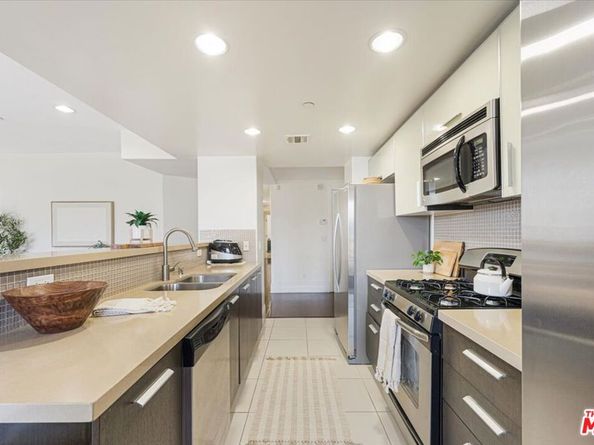 147 N Berendo Street 202, Los Angeles CA 90004