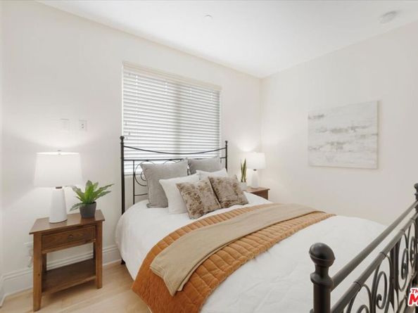 147 N Berendo Street 202, Los Angeles CA 90004