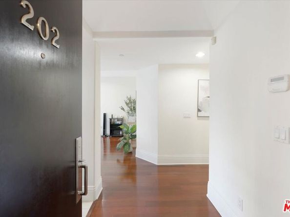 147 N Berendo Street 202, Los Angeles CA 90004