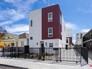 1286 W 35th Place