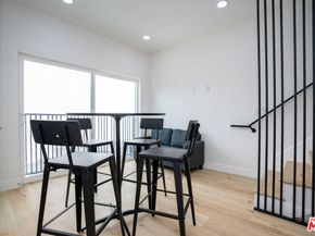 1286 W 35th Place, Los Angeles CA 90007