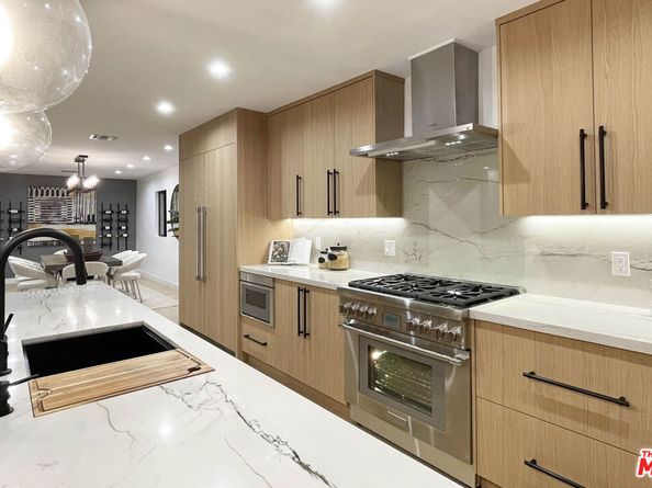 13541 Chandler Boulevard, Sherman Oaks CA 91401