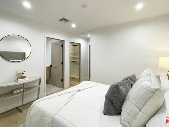 13541 Chandler Boulevard, Sherman Oaks CA 91401