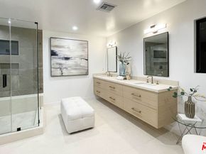 13541 Chandler Boulevard, Sherman Oaks CA 91401