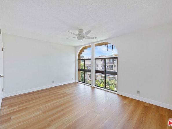 970 Palm Avenue 301, West Hollywood CA 90069