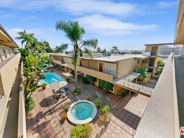 970 Palm Avenue 301, West Hollywood CA 90069