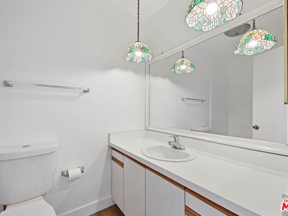 970 Palm Avenue 301, West Hollywood CA 90069