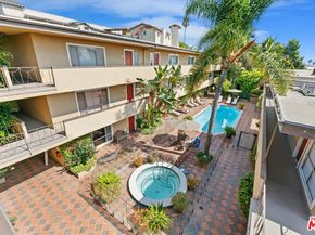 970 Palm Avenue 301, West Hollywood CA 90069