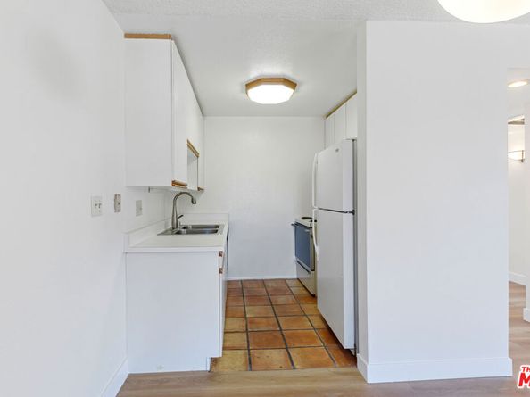 970 Palm Avenue 301, West Hollywood CA 90069