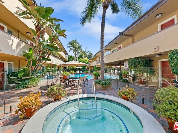 970 Palm Avenue 301, West Hollywood CA 90069