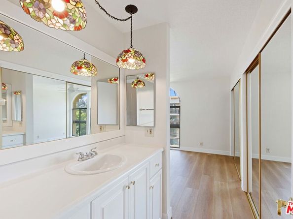970 Palm Avenue 301, West Hollywood CA 90069