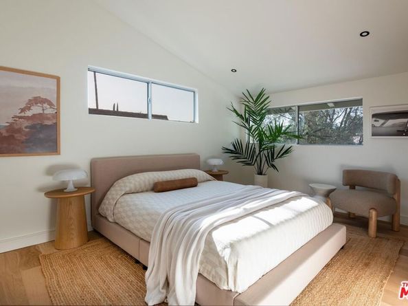 12030 Pacoima Court, Studio City CA 91604