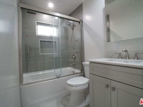 6043 Selma Avenue, Los Angeles CA 90028