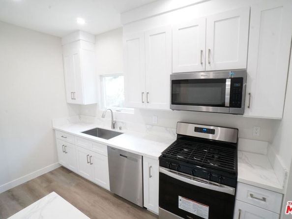 6043 Selma Avenue, Los Angeles CA 90028