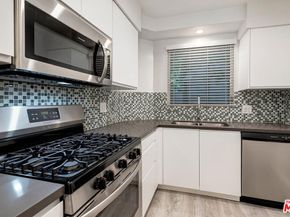 1035 N Sierra Bonita Avenue, West Hollywood CA 90046