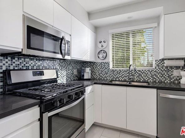 1035 N Sierra Bonita Avenue, West Hollywood CA 90046