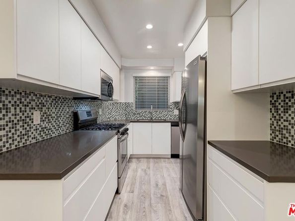 1035 N Sierra Bonita Avenue, West Hollywood CA 90046
