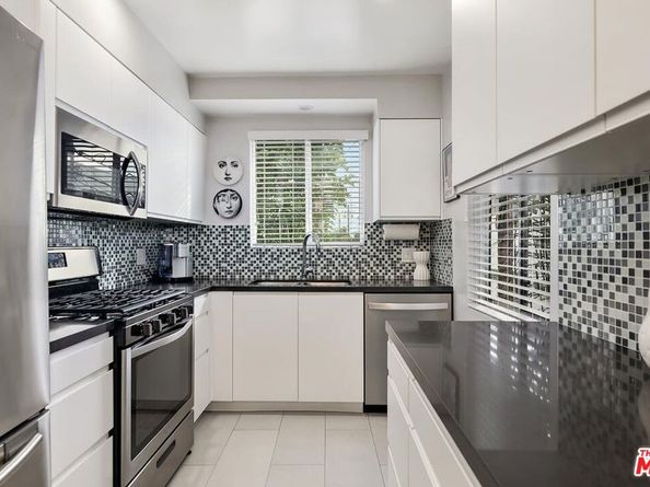1035 N Sierra Bonita Avenue, West Hollywood CA 90046
