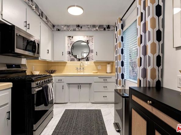 1035 N Sierra Bonita Avenue, West Hollywood CA 90046
