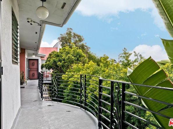 1035 N Sierra Bonita Avenue, West Hollywood CA 90046