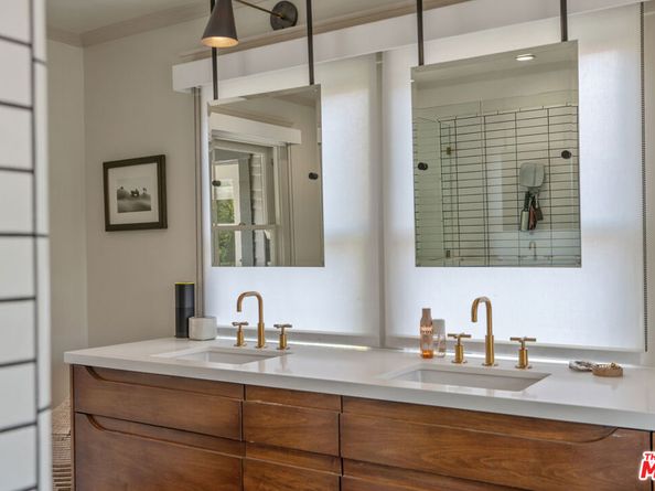 676 S Bronson Avenue, Los Angeles CA 90005