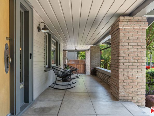 676 S Bronson Avenue, Los Angeles CA 90005