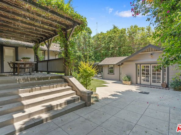 676 S Bronson Avenue, Los Angeles CA 90005