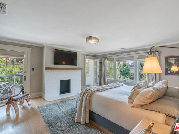 676 S Bronson Avenue, Los Angeles CA 90005