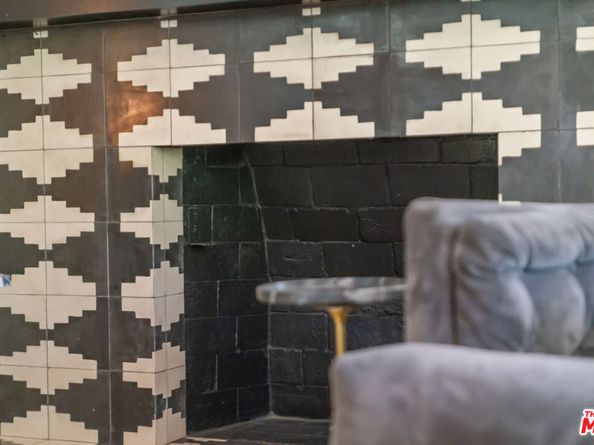 676 S Bronson Avenue, Los Angeles CA 90005