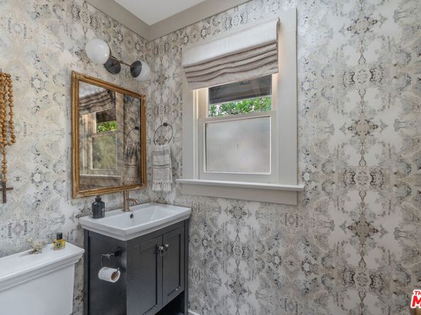 676 S Bronson Avenue, Los Angeles CA 90005