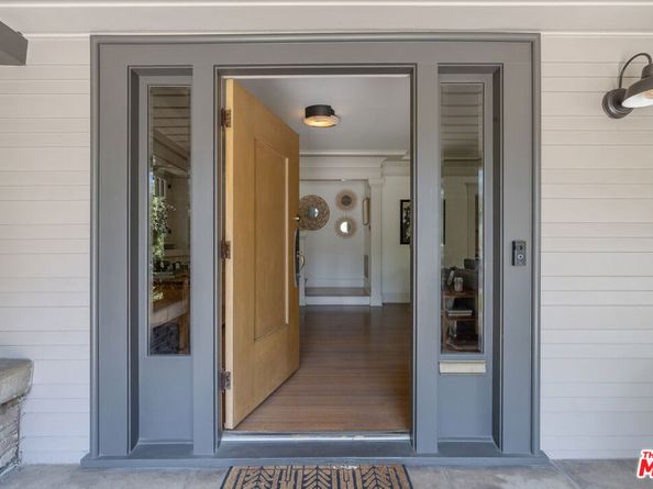 676 S Bronson Avenue, Los Angeles CA 90005