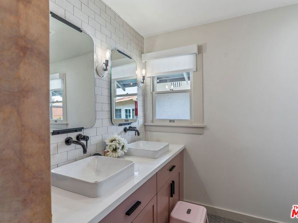 676 S Bronson Avenue, Los Angeles CA 90005