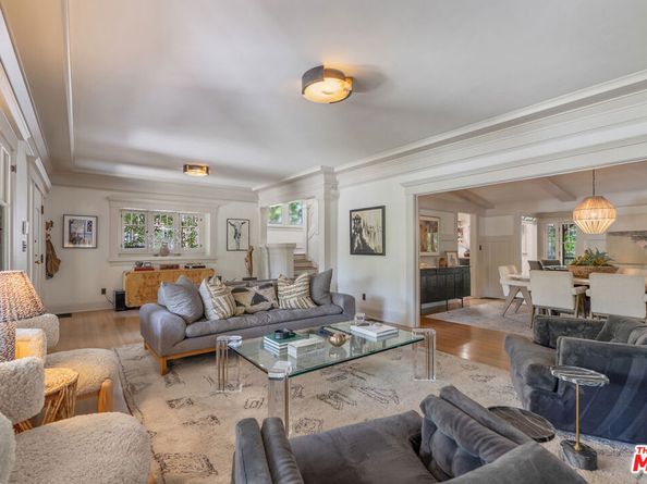 676 S Bronson Avenue, Los Angeles CA 90005