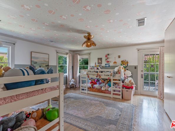 676 S Bronson Avenue, Los Angeles CA 90005