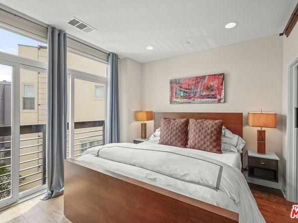 2753 Waverly Drive 1003, Los Angeles CA 90039