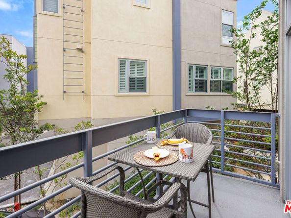 2753 Waverly Drive 1003, Los Angeles CA 90039
