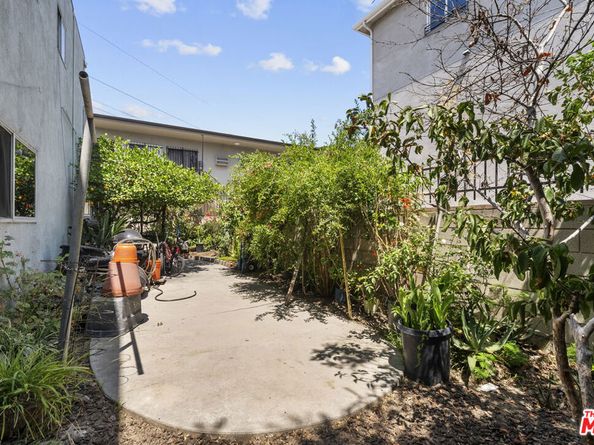 12001 Valerio Street, North Hollywood CA 91605