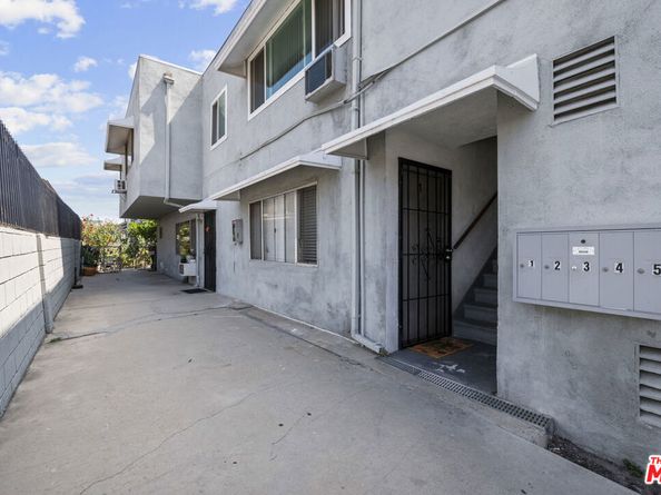 12001 Valerio Street, North Hollywood CA 91605