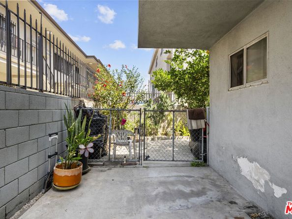 12001 Valerio Street, North Hollywood CA 91605