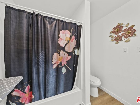 12001 Valerio Street, North Hollywood CA 91605