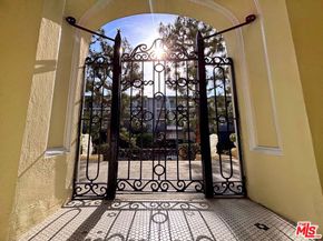 326 S Kingsley Drive, Los Angeles CA 90020