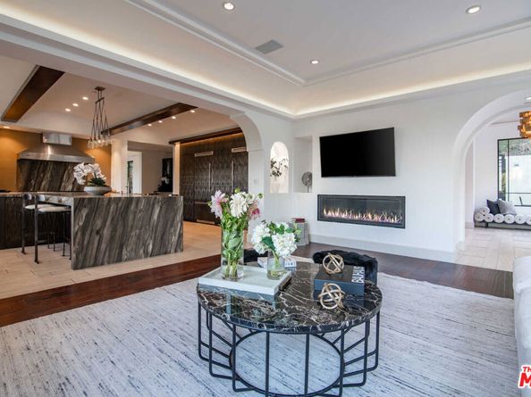 7801 Hillside Avenue, Los Angeles CA 90046