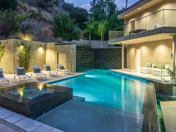 7801 Hillside Avenue, Los Angeles CA 90046