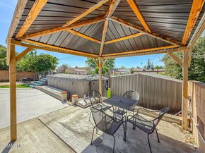 10111 Oak Park Avenue, Northridge CA 91325