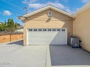 10111 Oak Park Avenue, Northridge CA 91325