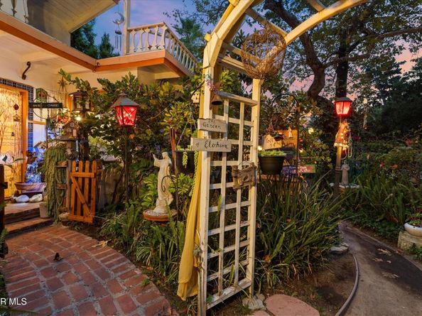 1705 La Loma Road, Pasadena CA 91105
