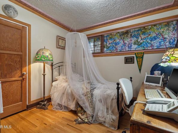 1705 La Loma Road, Pasadena CA 91105