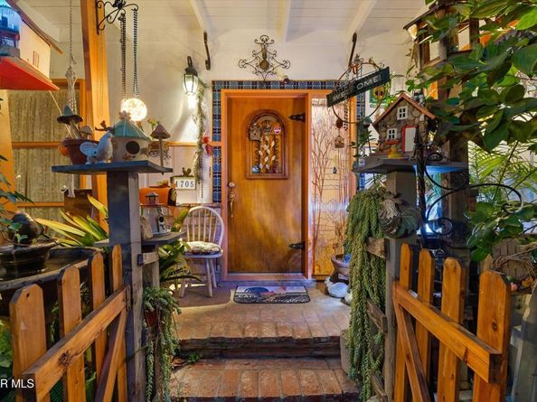 1705 La Loma Road, Pasadena CA 91105