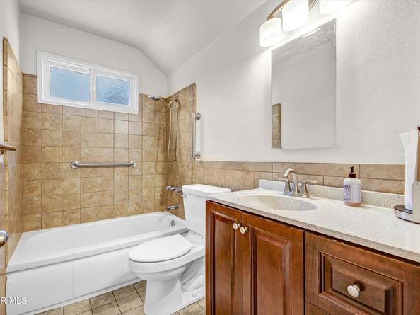 17400 Cantlay Street, Lake Balboa CA 91406